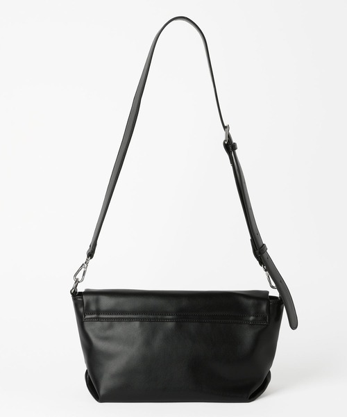 LOWRYS FARM(ローリーズファーム)の「【500mlペットボトル収納可】フラップショルダーBAG 1046881(ショルダーバッグ・レディース・ブラック/ブラウン/アイボリー・FREE)」の5枚目の写真