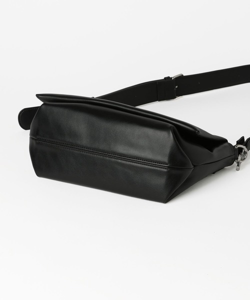 LOWRYS FARM(ローリーズファーム)の「【500mlペットボトル収納可】フラップショルダーBAG 1046881(ショルダーバッグ・レディース・ブラック/ブラウン/アイボリー・FREE)」の10枚目の写真