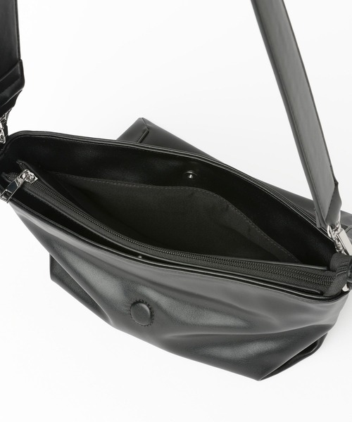 LOWRYS FARM(ローリーズファーム)の「【500mlペットボトル収納可】フラップショルダーBAG 1046881(ショルダーバッグ・レディース・ブラック/ブラウン/アイボリー・FREE)」の15枚目の写真