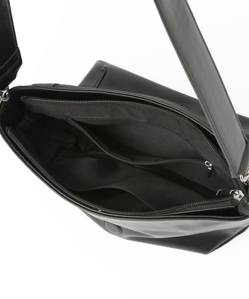 LOWRYS FARM(ローリーズファーム)の「【500mlペットボトル収納可】フラップショルダーBAG 1046881(ショルダーバッグ・レディース・ブラック/ブラウン/アイボリー・FREE)」の6枚目の写真