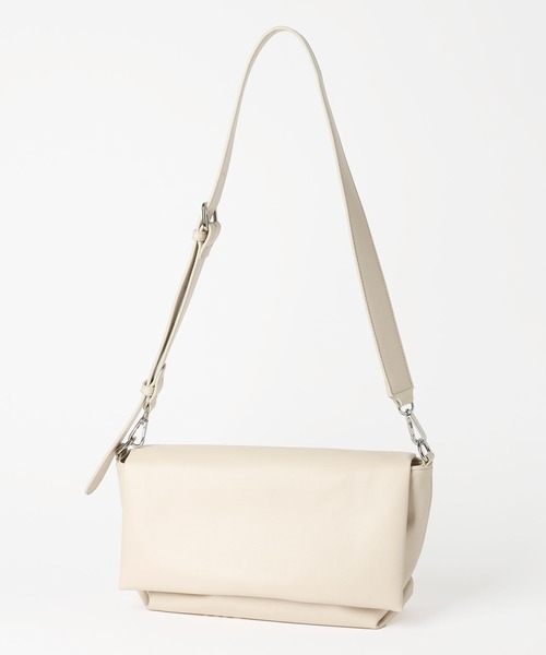 LOWRYS FARM(ローリーズファーム)の「【500mlペットボトル収納可】フラップショルダーBAG 1046881(ショルダーバッグ・レディース・ブラック/ブラウン/アイボリー・FREE)」の16枚目の写真