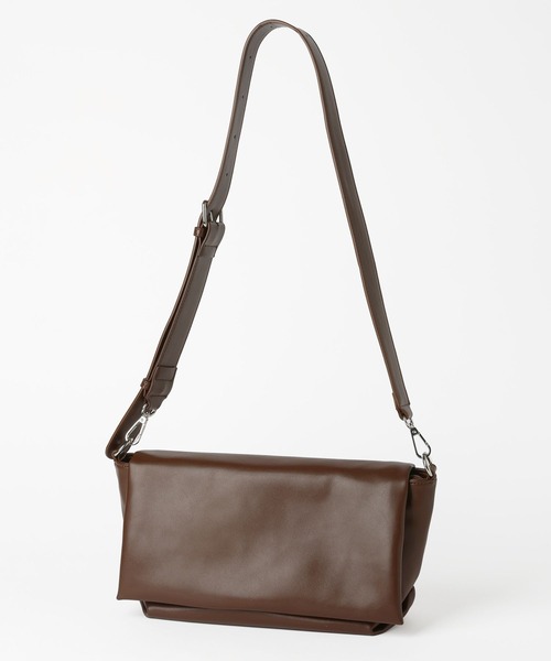 LOWRYS FARM(ローリーズファーム)の「【500mlペットボトル収納可】フラップショルダーBAG 1046881(ショルダーバッグ・レディース・ブラック/ブラウン/アイボリー・FREE)」の17枚目の写真