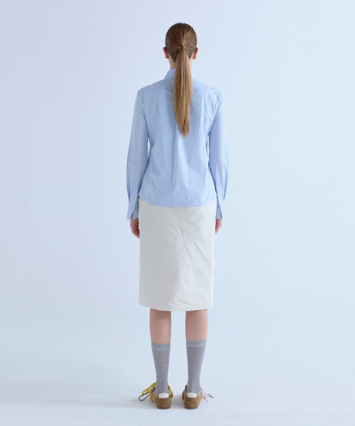 VOYONN（ボヨン）の「ボヨン 80番手 スリムフィット シャツ ソフトブルー 0181（シャツ/ブラウス・レディース・ブルー・LARGE/MEDIUM/SMALL）」の2枚目の写真