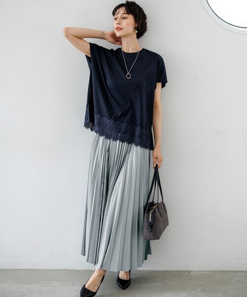 23区 L(ニジュウサンクオオキイサイズ)の「コットンフォルムレースコンビ カットソー(Tシャツ/カットソー・レディース・ライトグレー系/グレー系/ホワイト系・44/46)」の11枚目の写真