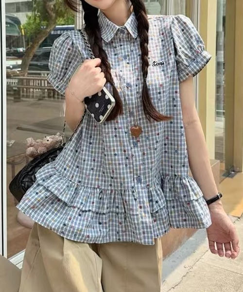 SHERU(シェル)の「カラードット細チェック フリル裾パフ半袖シャツ 清楚ナチュラルガーリートップス 水玉(シャツ/ブラウス・レディース・ブルー・M)」の20枚目の写真