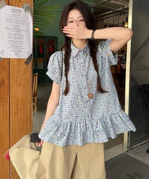 SHERU(シェル)の「カラードット細チェック フリル裾パフ半袖シャツ 清楚ナチュラルガーリートップス 水玉(シャツ/ブラウス・レディース・ブルー・M)」の22枚目の写真