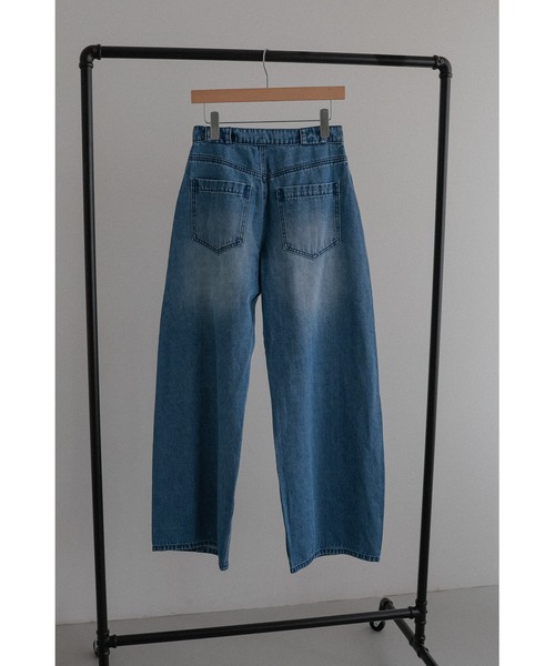 tento(テント)の「Tucked Barrel-Leg Jeans(デニムパンツ・レディース・ブルー/ブラック・36/38)」の13枚目の写真