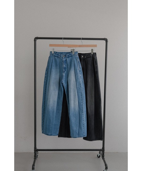 tento(テント)の「Tucked Barrel-Leg Jeans(デニムパンツ・レディース・ブルー/ブラック・36/38)」の7枚目の写真