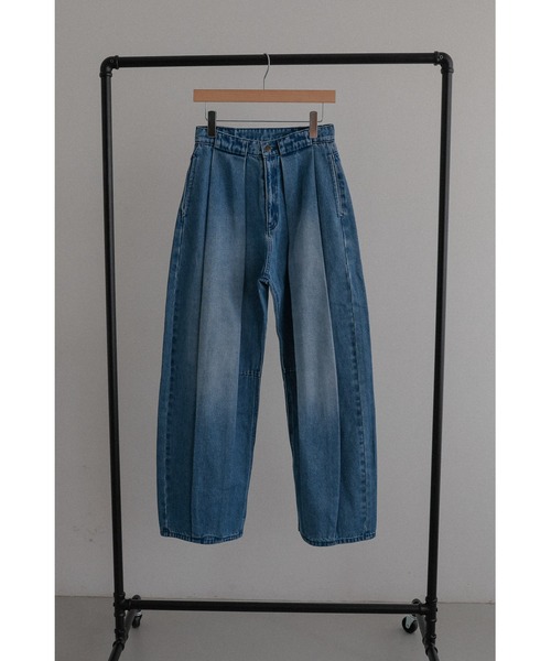 tento(テント)の「Tucked Barrel-Leg Jeans(デニムパンツ・レディース・ブルー/ブラック・36/38)」の12枚目の写真