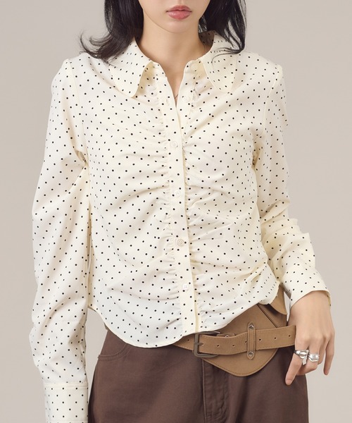 apres jour mignon(アプレジュールミニョン)の「アソート柄シャーリングシャツ(シャツ/ブラウス・レディース・ベージュ/チャコールグレー/ブラウン系その他/オフホワイト・LARGE/フリー)」の2枚目の写真