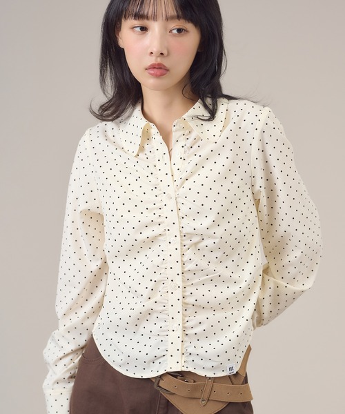 apres jour mignon(アプレジュールミニョン)の「アソート柄シャーリングシャツ(シャツ/ブラウス・レディース・ベージュ/チャコールグレー/ブラウン系その他/オフホワイト・LARGE/フリー)」の5枚目の写真