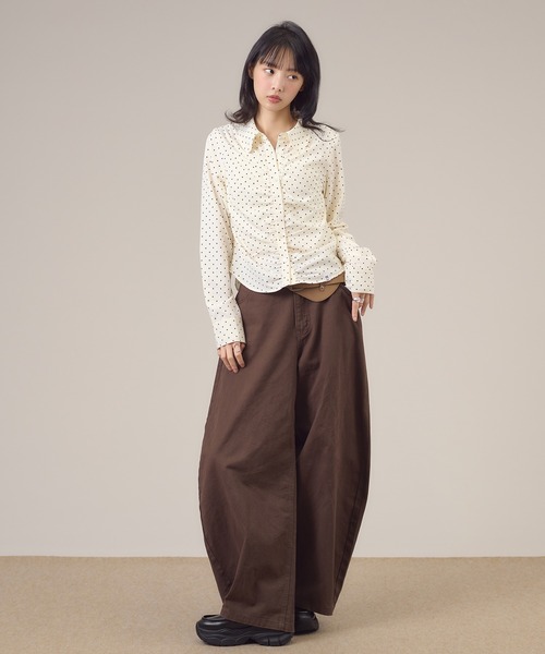 apres jour mignon(アプレジュールミニョン)の「アソート柄シャーリングシャツ(シャツ/ブラウス・レディース・ベージュ/チャコールグレー/ブラウン系その他/オフホワイト・LARGE/フリー)」の8枚目の写真