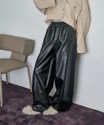 フェイクレザーカーブパンツ