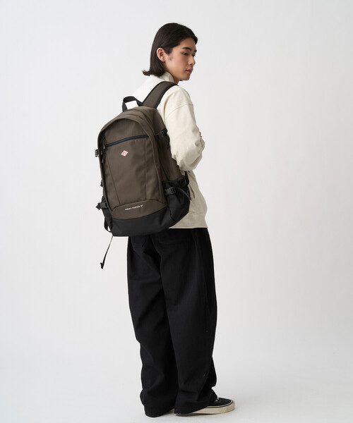 DANTON(ダントン)の「MONT FARON 27 - Polyester Twill 27L Backpack(バックパック/リュック・レディース・グレー/オリーブ/ブラック・-)」の6枚目の写真