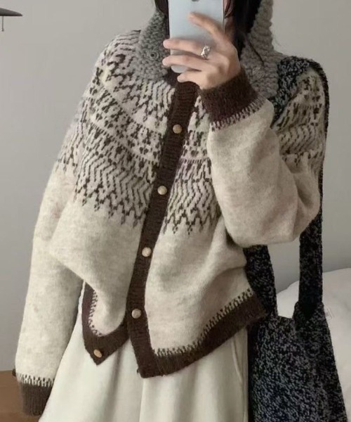 SHERU(シェル)の「ノルディック柄 バイカラー オーバーサイズ ニットカーディガン(ニット/セーター・レディース・ブラウン/ネイビー/グレー・M)」の4枚目の写真