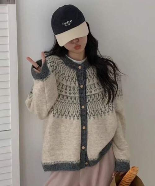 SHERU(シェル)の「ノルディック柄 バイカラー オーバーサイズ ニットカーディガン(ニット/セーター・レディース・ブラウン/ネイビー/グレー・M)」の5枚目の写真