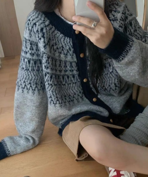 SHERU(シェル)の「ノルディック柄 バイカラー オーバーサイズ ニットカーディガン(ニット/セーター・レディース・ブラウン/ネイビー/グレー・M)」の6枚目の写真