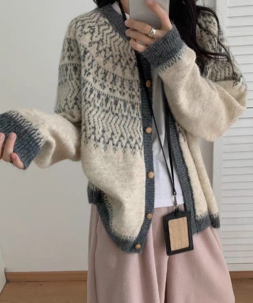 SHERU(シェル)の「ノルディック柄 バイカラー オーバーサイズ ニットカーディガン(ニット/セーター・レディース・ブラウン/ネイビー/グレー・M)」の8枚目の写真