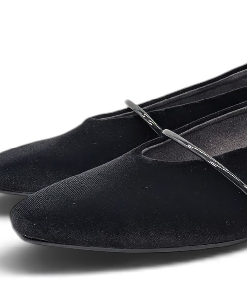 ALUNE(アルネ)の「2WAYバブーシュパンプス(バレエシューズ・レディース・アイボリー/ブラック・22.5cm/24.5cm/24cm/23.5cm/23cm)」の20枚目の写真