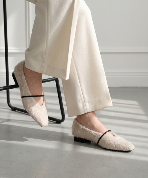 ALUNE(アルネ)の「2WAYバブーシュパンプス(バレエシューズ・レディース・アイボリー/ブラック・22.5cm/24.5cm/24cm/23.5cm/23cm)」の4枚目の写真