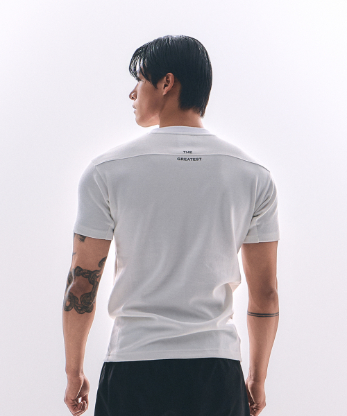 WAYDN（ウェイドゥン）の「[ALI] ザ・グレイテスト マッスルフィットショートスリーブ ホワイト（Tシャツ/カットソー・メンズ・その他・M/L/2XL/XL）」の2枚目の写真