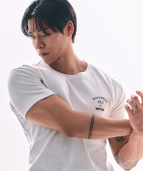WAYDN（ウェイドゥン）の「[ALI] ザ・グレイテスト マッスルフィットショートスリーブ ホワイト（Tシャツ/カットソー・メンズ・その他・M/L/2XL/XL）」の3枚目の写真