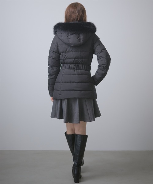 AND COUTURE（アンドクチュール）の「ベルト付きミドルダウンコート（ダウンジャケット/コート・レディース・ベージュ/ブルー/ブラック・LARGE/MEDIUM）」の12枚目の写真