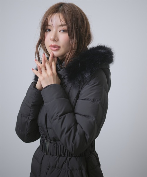 AND COUTURE（アンドクチュール）の「ベルト付きミドルダウンコート（ダウンジャケット/コート・レディース・ベージュ/ブルー/ブラック・LARGE/MEDIUM）」の14枚目の写真