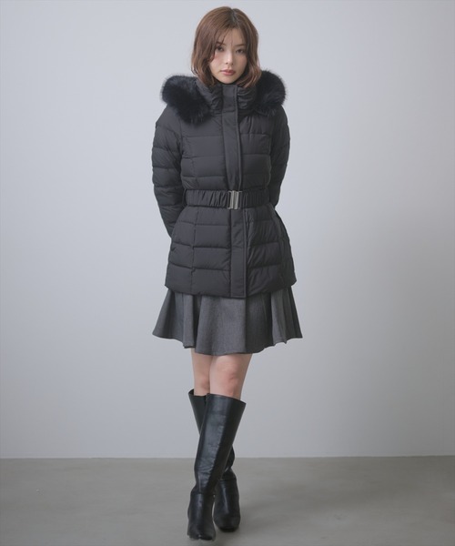 AND COUTURE（アンドクチュール）の「ベルト付きミドルダウンコート（ダウンジャケット/コート・レディース・ベージュ/ブルー/ブラック・LARGE/MEDIUM）」の8枚目の写真