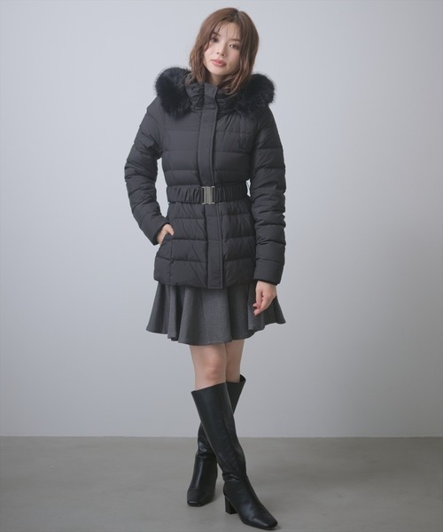 AND COUTURE（アンドクチュール）の「ベルト付きミドルダウンコート（ダウンジャケット/コート・レディース・ベージュ/ブルー/ブラック・LARGE/MEDIUM）」の9枚目の写真