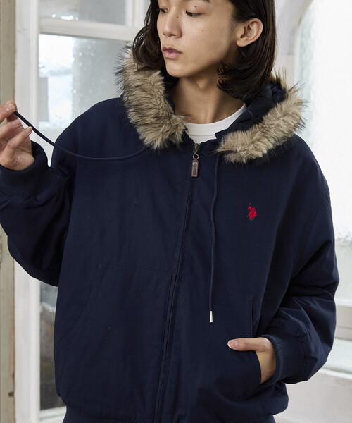 U.S. POLO ASSN.(ユーエスポロアッスン)の「U.S. POLO ASSN. × PUBLUX/ユーエスポロアッスン フェイクファーフード ツイル ワークジャケット 限定展開(ブルゾン・メンズ・チャコールグレー/ブラック/ベージュ/ネイビー・SMALL/MEDIUM/LARGE)」の4枚目の写真