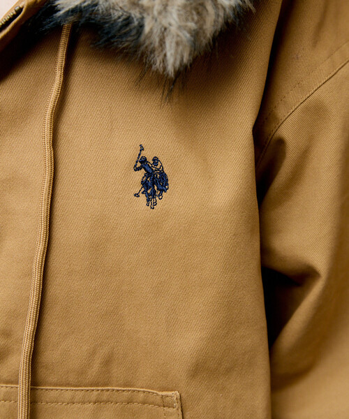 U.S. POLO ASSN.(ユーエスポロアッスン)の「U.S. POLO ASSN. × PUBLUX/ユーエスポロアッスン フェイクファーフード ツイル ワークジャケット 限定展開(ブルゾン・メンズ・チャコールグレー/ブラック/ベージュ/ネイビー・SMALL/MEDIUM/LARGE)」の16枚目の写真