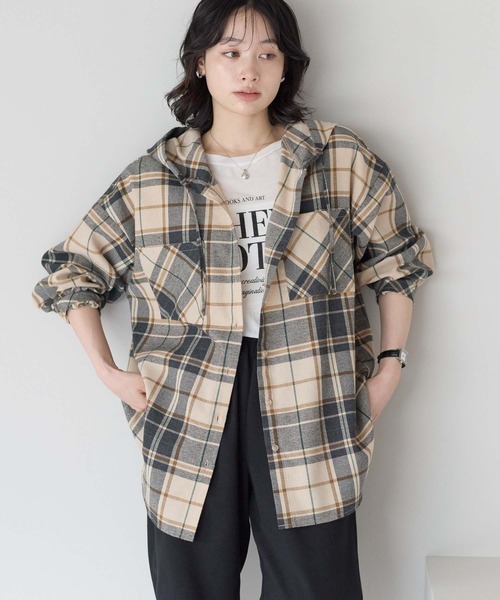 HEART MARKET(ハートマーケット)の「チェックフードシャツチュニック(シャツ/ブラウス・レディース・グレー/ベージュ/レッド/グリーン/イエロー/ネイビー・FREE)」の3枚目の写真