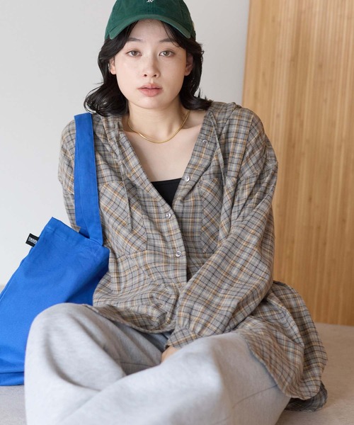 HEART MARKET(ハートマーケット)の「チェックフードシャツチュニック(シャツ/ブラウス・レディース・グレー/ベージュ/レッド/グリーン/イエロー/ネイビー・FREE)」の2枚目の写真