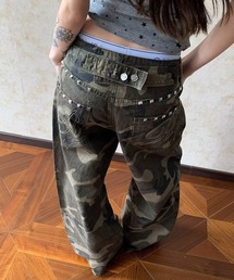 迷彩柄 バックスタッズ付き ルーズシルエットデニムパンツ