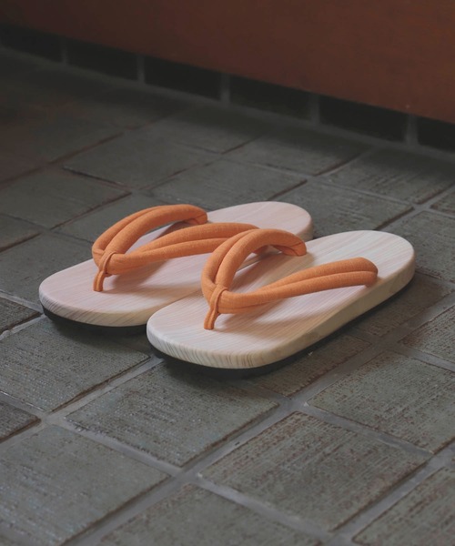 BEAMS JAPAN(ビームス ジャパン)の「うらつか工房 / 別注 下駄 サンダル(サンダル・レディース・ベージュ/ブラック/サックスブルー/レッド/ダークブラウン/ネイビー/ブラウン/オレンジ/ライトグレー/グリーン/ブラウン系その他・SMALL/MEDIUM/LARGE)」の12枚目の写真