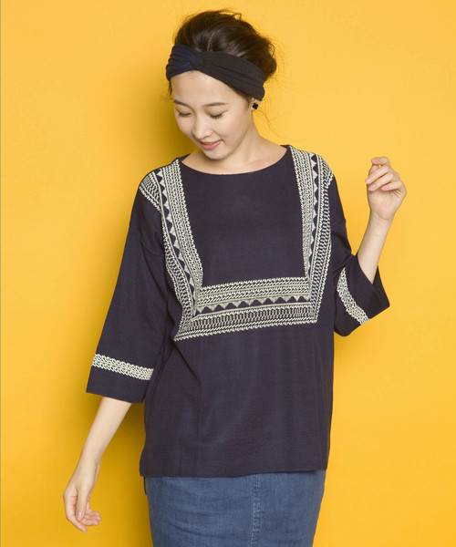 PLAIN CLOTHING（プレーンクロージング）の「額縁ニット【PLAIN CLOTHING】（その他トップス・レディース・アイボリー/ネイビー・FREE）」の2枚目の写真