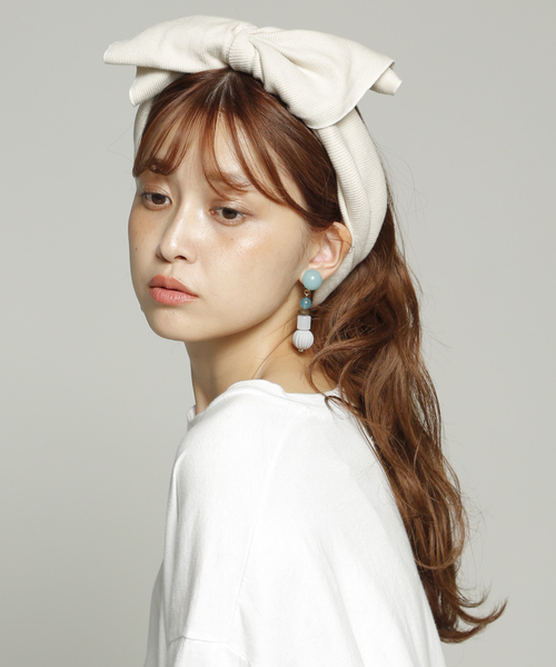 PLAIN CLOTHING（プレーンクロージング）の「【太めフォルムで小顔効果】人気の6カラー☆リブBIGリボンヘアバンド（ヘアバンド・レディース・ライトグレー/ピンク/ブラック/アイボリー/グレー/ネイビー/ベージュ・FREE）」の2枚目の写真