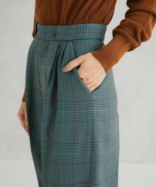 UNITED TOKYO(ユナイテッドトウキョウ)の「グレンチェックワイドテーパードパンツ(スラックス・レディース・ブラウン/グレー・1/2)」の22枚目の写真