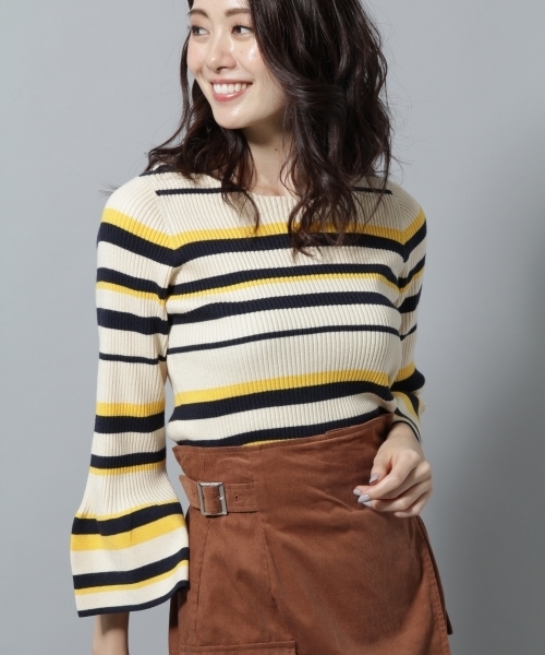 Andemiu(アンデミュウ)の「【WEB限定】ボーダーソデフリルニット781503(ニット/セーター・レディース・グリーン/イエロー/オフホワイト/ブラック・FREE)」の2枚目の写真