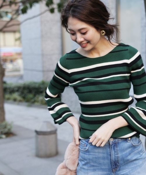 Andemiu(アンデミュウ)の「【WEB限定】ボーダーソデフリルニット781503(ニット/セーター・レディース・グリーン/イエロー/オフホワイト/ブラック・FREE)」の1枚目の写真