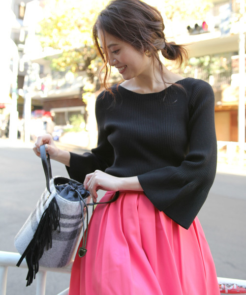 Andemiu(アンデミュウ)の「【WEB限定】ボーダーソデフリルニット781503(ニット/セーター・レディース・グリーン/イエロー/オフホワイト/ブラック・FREE)」の4枚目の写真