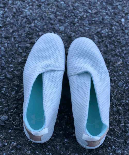 UNDER ARMOUR（アンダーアーマー）の「レディース ライフスタイルシューズ / モダンコートMid（スリッポン・レディース・ブラック/アイボリー・24/23.5/23/22.5/26/25.5/25/24.5）」の8枚目の写真