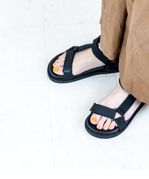 MIX JUICE(ミックスジュース)の「MIX JUICE ミックスジュース ストラップデザインフットベッドスポーツサンダル(サンダル・レディース・ブラック系その他/ブラック/オレンジ/マルチ・L/LL/M/S)」の9枚目の写真