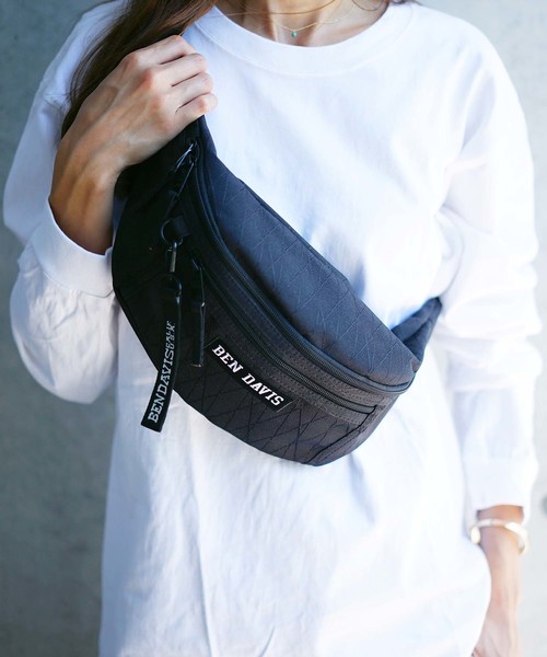 BEN DAVIS（ベンデイビス）の「【BEN DAVIS/ベンデイビス】普段遣い抜群なヘビロテデザイン ワンポイントブランドロゴ入り ユニセックスデザイン ブランドネームリボン付き ウエストバッグ（ボディバッグ/ウエストポーチ・メンズ・ブラック/レッド/ピンク/ネイビー/ライトピンク/スミクロ/ライトパープル/イエロー/パープル/グリーン/レッド系その他・FREE）」の3枚目の写真