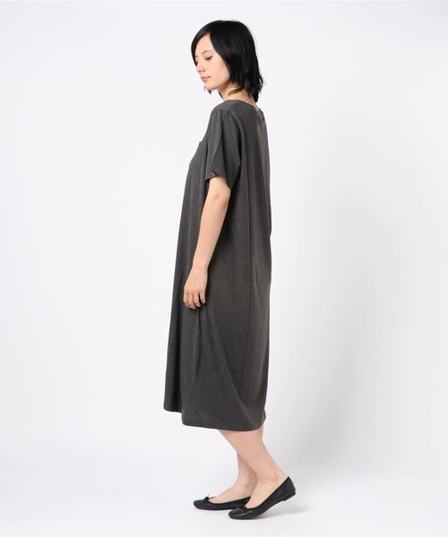 EVLOVE(イヴロヴ)の「ポケット付マキシゆったりTシャツワンピース(ワンピース・レディース・チャコールグレー/ブラック/レッド/カーキ/モカ/杢グレー・15号/13号/17号)」の17枚目の写真