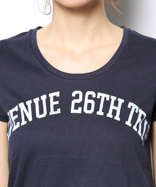 LOUNGEDRESS（ラウンジドレス）の「ロゴTシャツ（Tシャツ/カットソー・レディース・オフホワイト/ネイビー・ﾌﾘ-）」の4枚目の写真