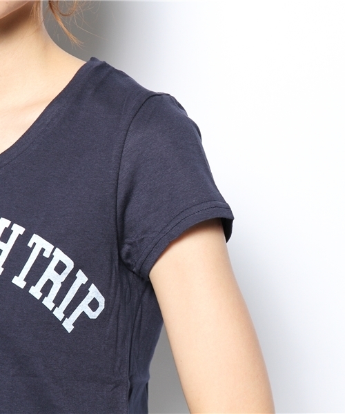 LOUNGEDRESS（ラウンジドレス）の「ロゴTシャツ（Tシャツ/カットソー・レディース・オフホワイト/ネイビー・ﾌﾘ-）」の3枚目の写真