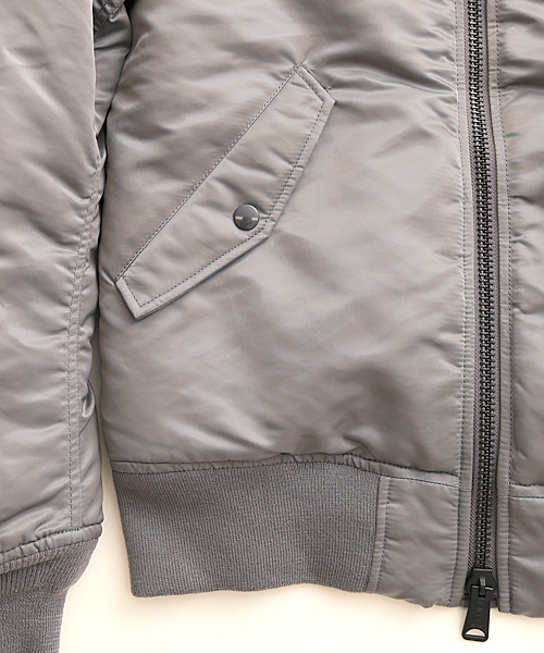 And A（アンドエー）の「MA-1 RIDERS 14 (ALPHA×And A)（ミリタリージャケット・メンズ・ブラック/グレー/カーキ・SMALL/MEDIUM/LARGE）」の14枚目の写真