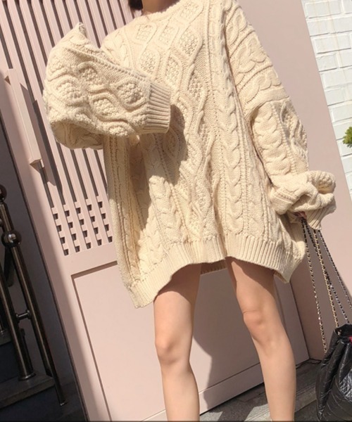 yuue' ( wear )(ユーイ)の「ランダムケーブルオーバーサイズニット / ビッグシルエットニット / ワイドシルエットニット(ニット/セーター・レディース・ベージュ/チャコールグレー・FREE)」の4枚目の写真